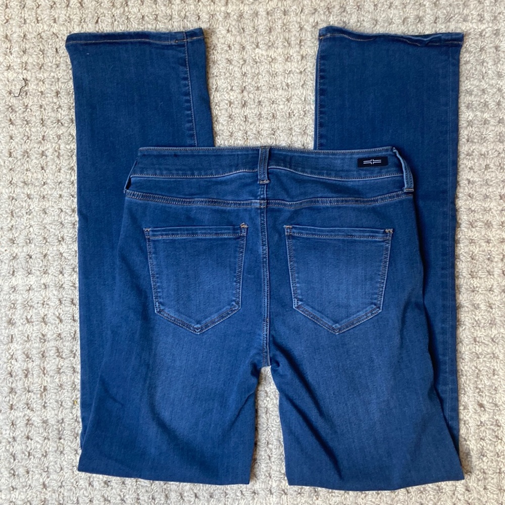 Liverpool Jean Company size 6 inseam measures at 30 3/4